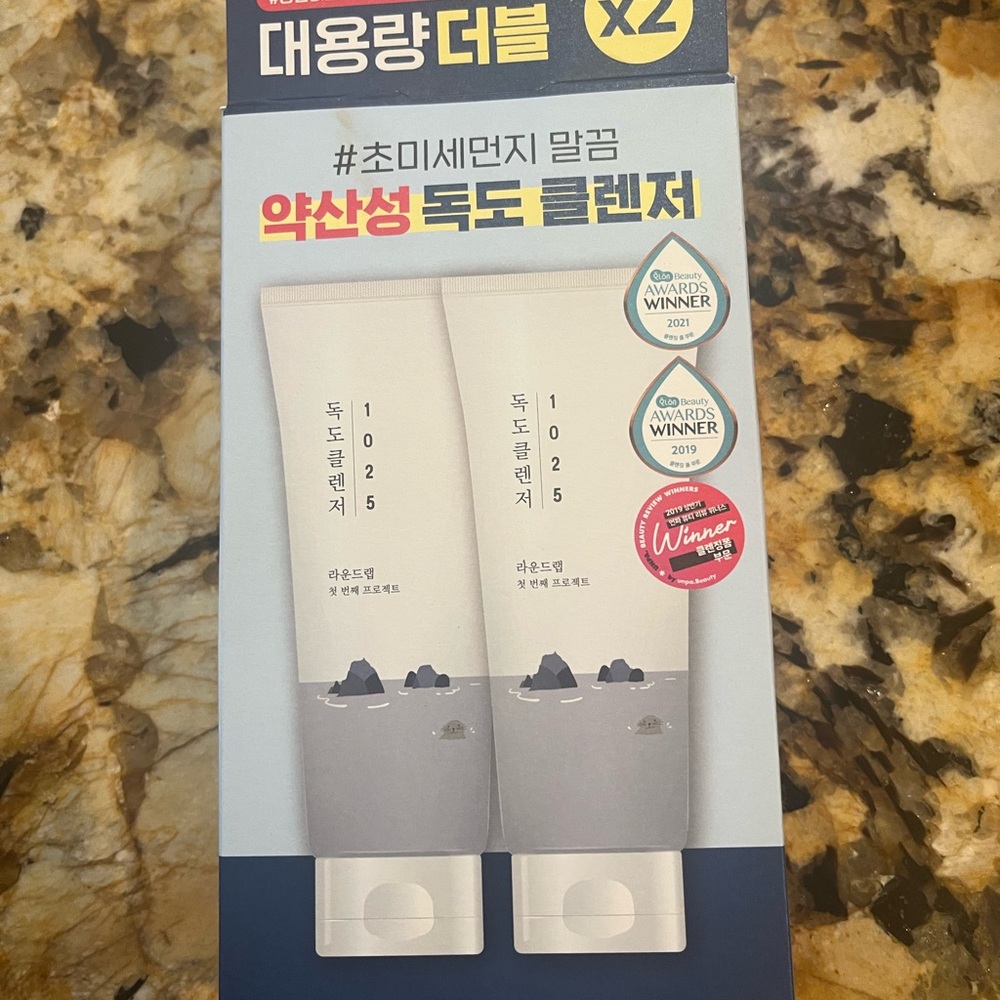 Dokdo Cleanser - White & Blue